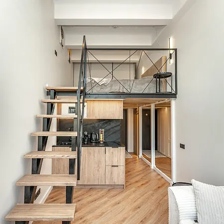 Cozy Loft In Center