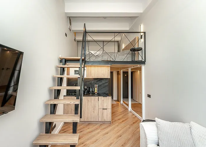 Cozy Loft In Center